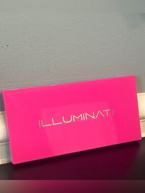 ILLUMINATI Hot Pink Makeup Palette